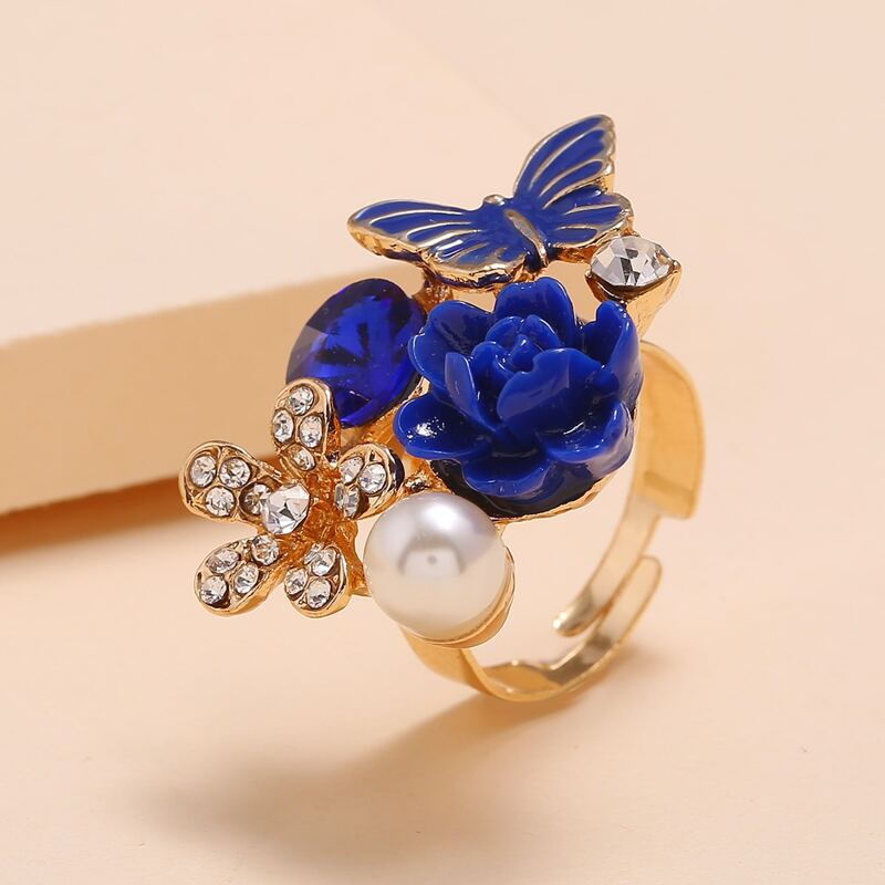 

Rhinestone Flower Ring, Gold