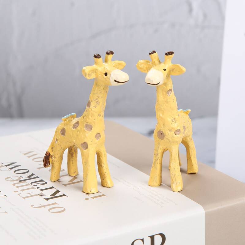 

1pc Giraffe Design Decorative Object, Yellow