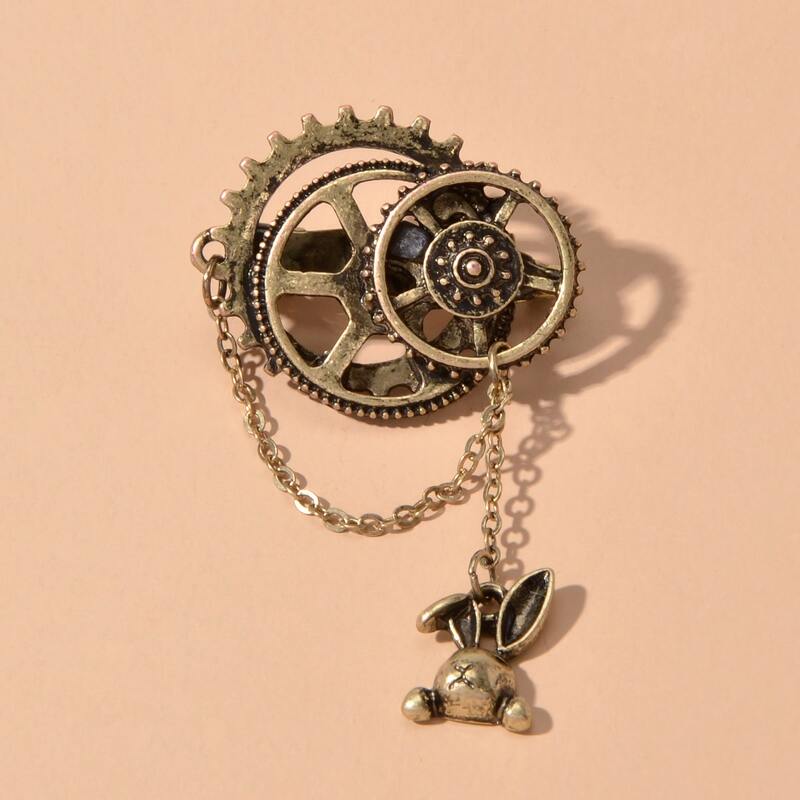

Metal Gear brooch, Gold