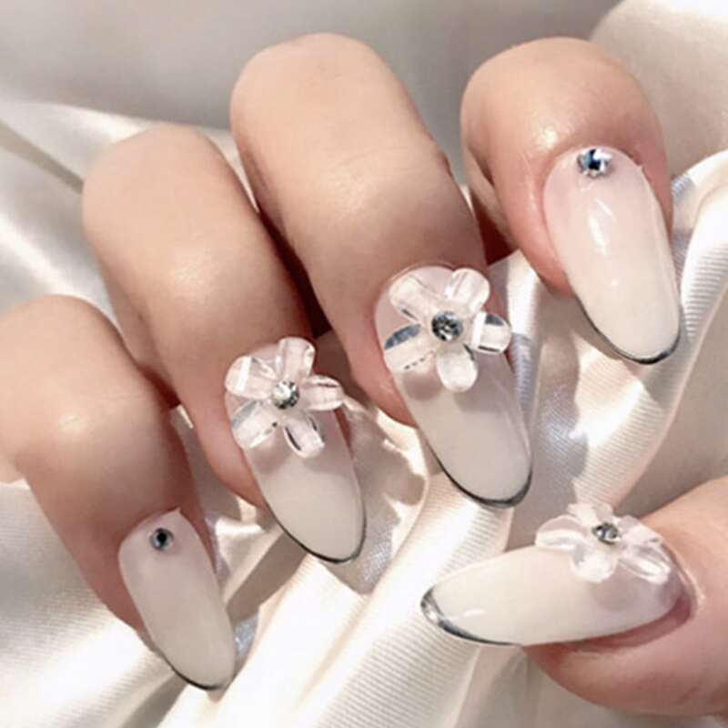 

24pcs Flower Decor Fake Nails & Double Sided Tape, White