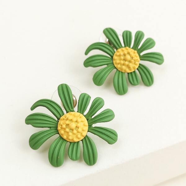 

Daisy Design Stud Earrings, Green