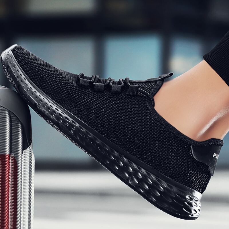 

Guys Lace-up Front Low Top Sneakers, Black