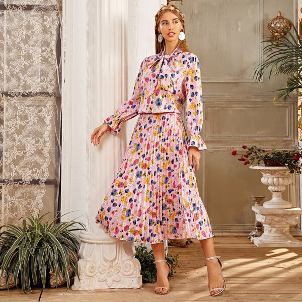 

Leaves Print Tie Neck Blouse & Pleated Skirt, Pink