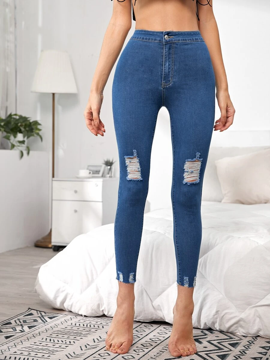Jeans ajustados recortados con diseño roto - Azul - Ver 1