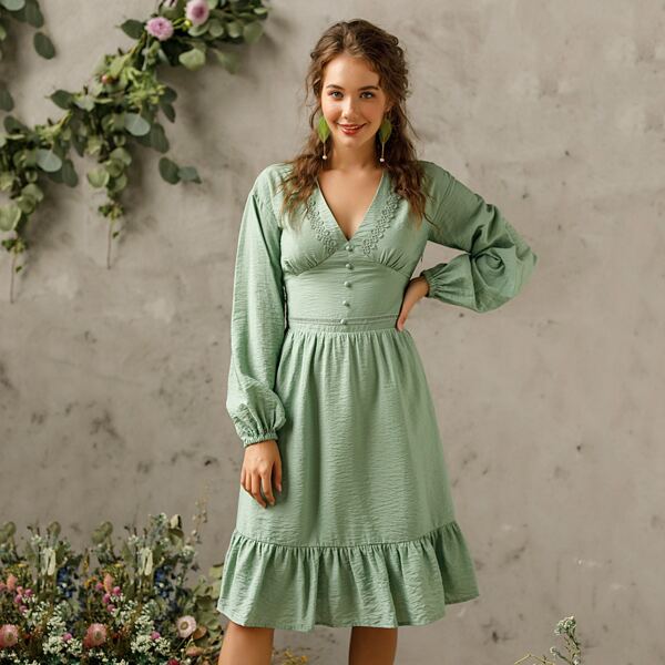 

Contrast Lace Shirred Back Solid Dress, Green