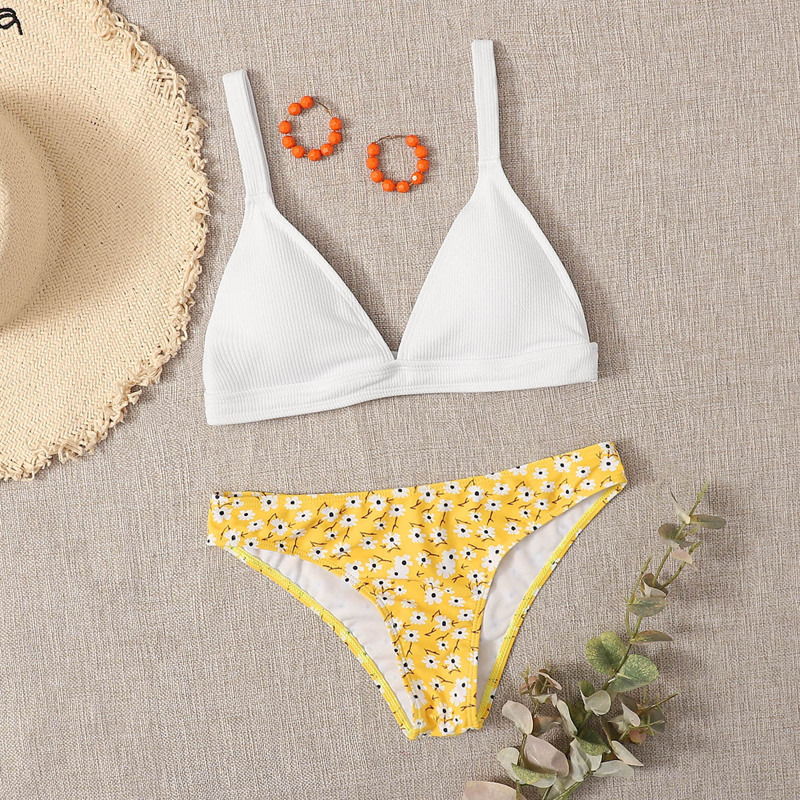 

Ditsy Floral Triangle Bikini Swimsuit, Multicolor
