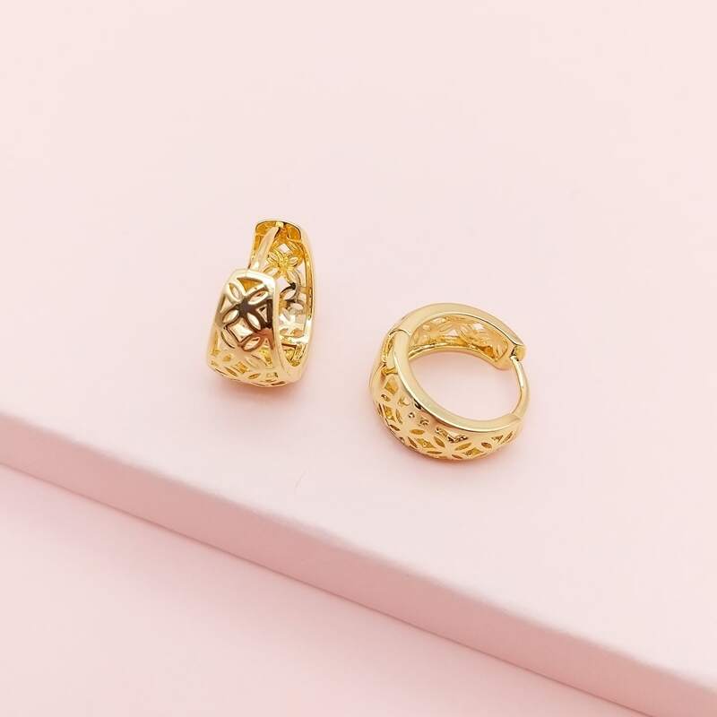 

Hollow Out Hoop Earrings, Gold