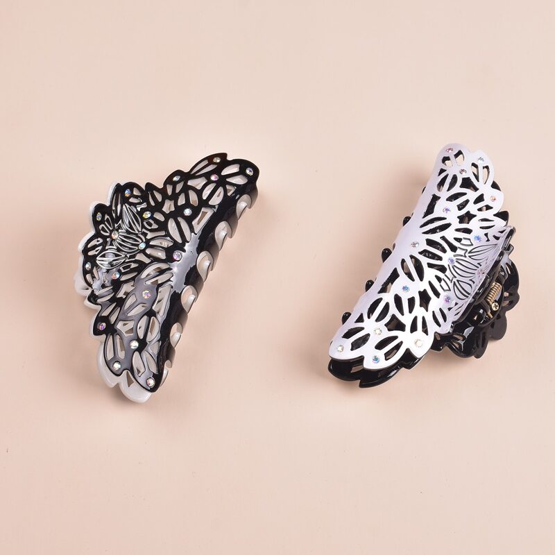 

2pcs Hollow Out Flower Design Hair Claw, Multicolor
