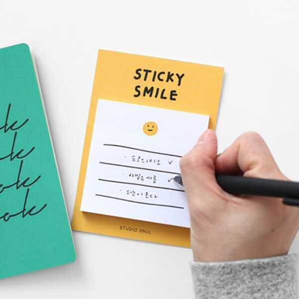 

1pack Smile Pattern Random Sticky Note, Multicolor