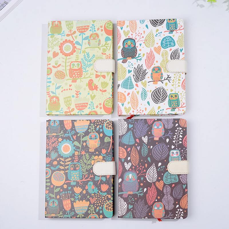 

1pc Cartoon Graphic Cover Buckle Random Notebook, Multicolor