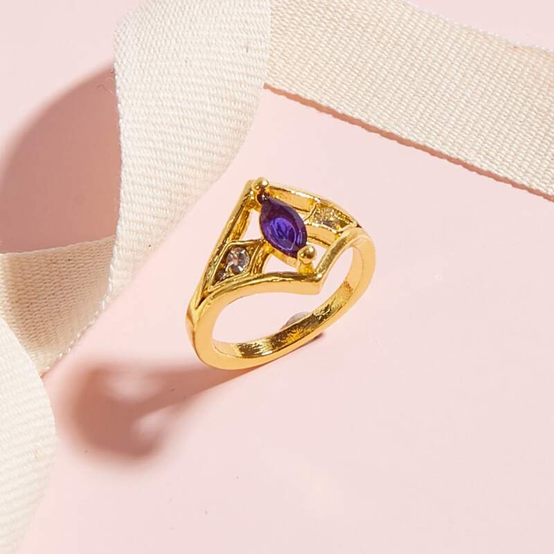 

Rhinestone Engraved Ring, Gold
