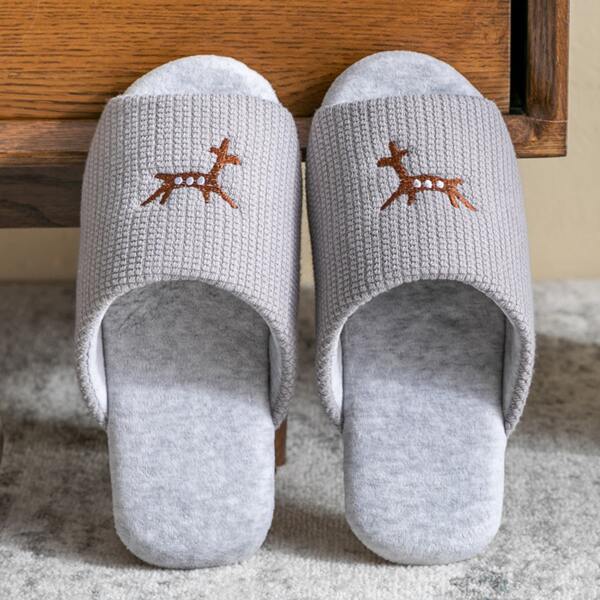 

Олень вышитые тапочки, Серые