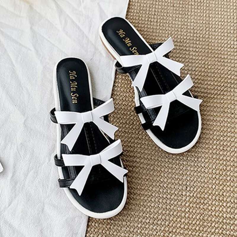 

Colorblock Bow Flat Slides, Black and white