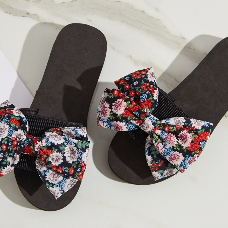 

Ditsy Floral Bow Decor Sliders, Multicolor