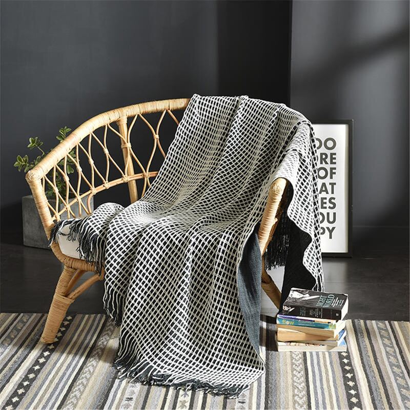 

Plaid Pattern Tassel Blanket, Black and white