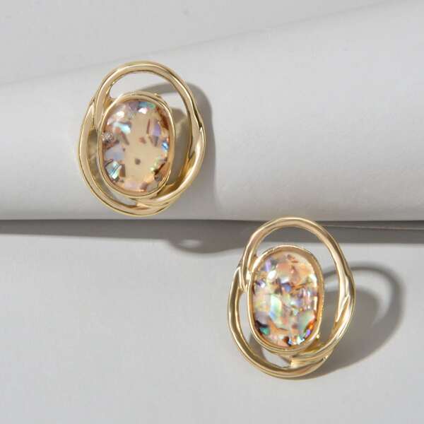

Rhinestone Engraved Stud Earrings, Gold