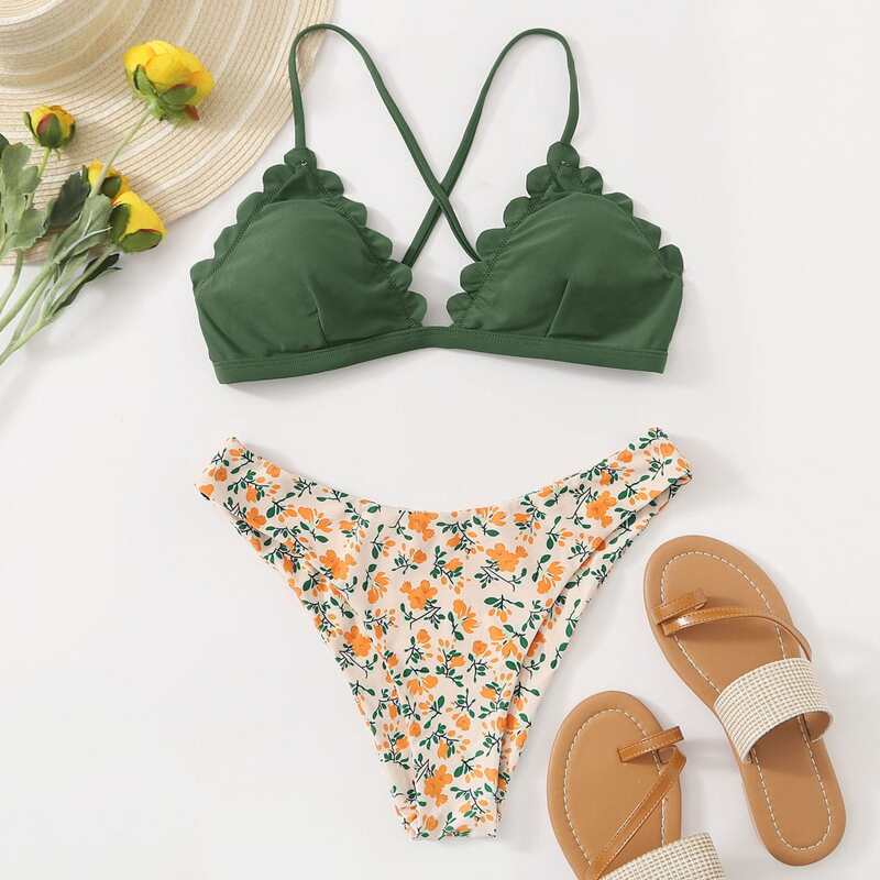 

Floral Scallop Trim Bikini Swimsuit, Multicolor