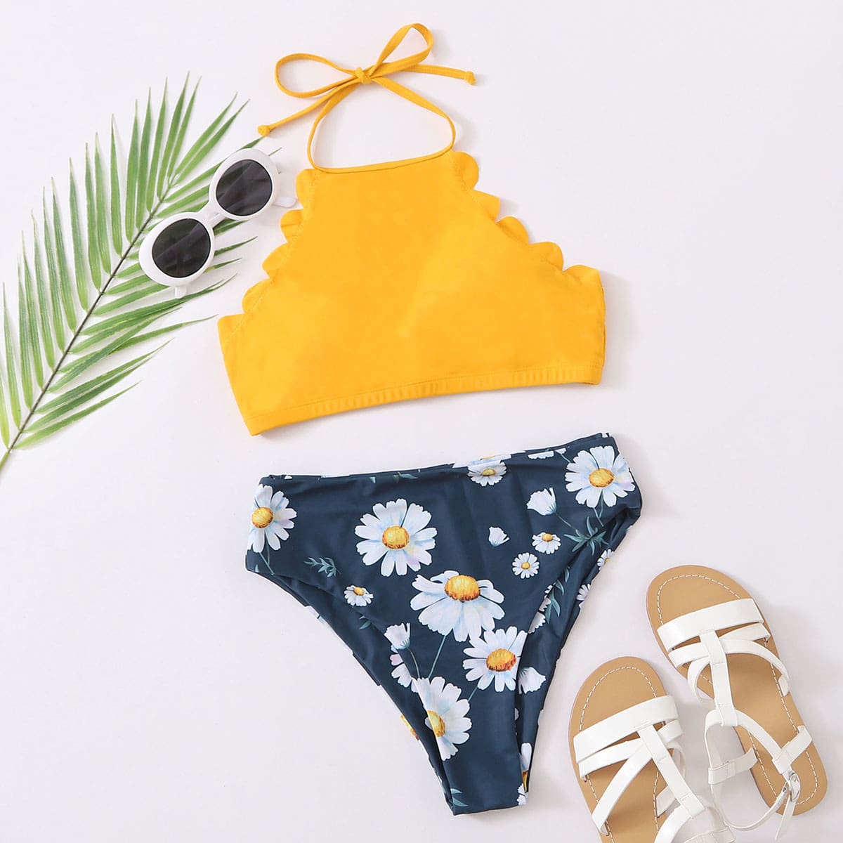 

Daisy Floral Scallop Halter Bikini Swimsuit, Multicolor