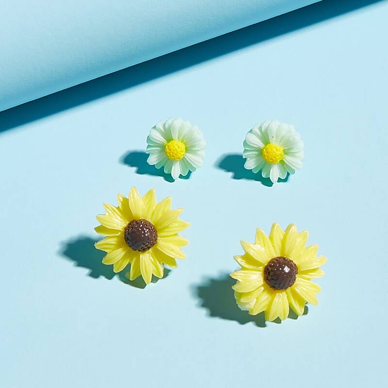 

2pairs Daisy Shaped Stud Earrings, Multicolor