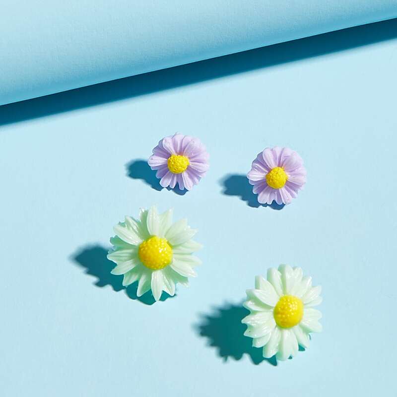

2pairs Daisy Shaped Stud Earrings, Multicolor
