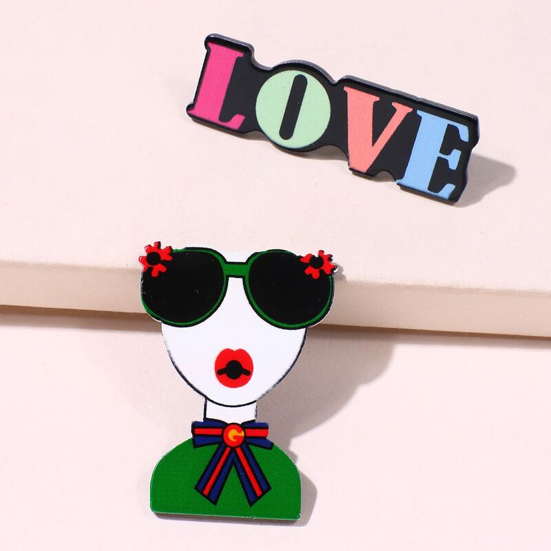 

2pcs Letter & Figure Brooch, Multicolor