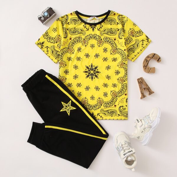 

Boys Baroque Print Top & Striped Tape Side Sweatpants Set, Multicolor