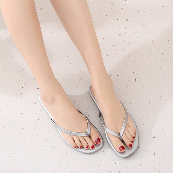 

Metallic Flip Flops, Silver