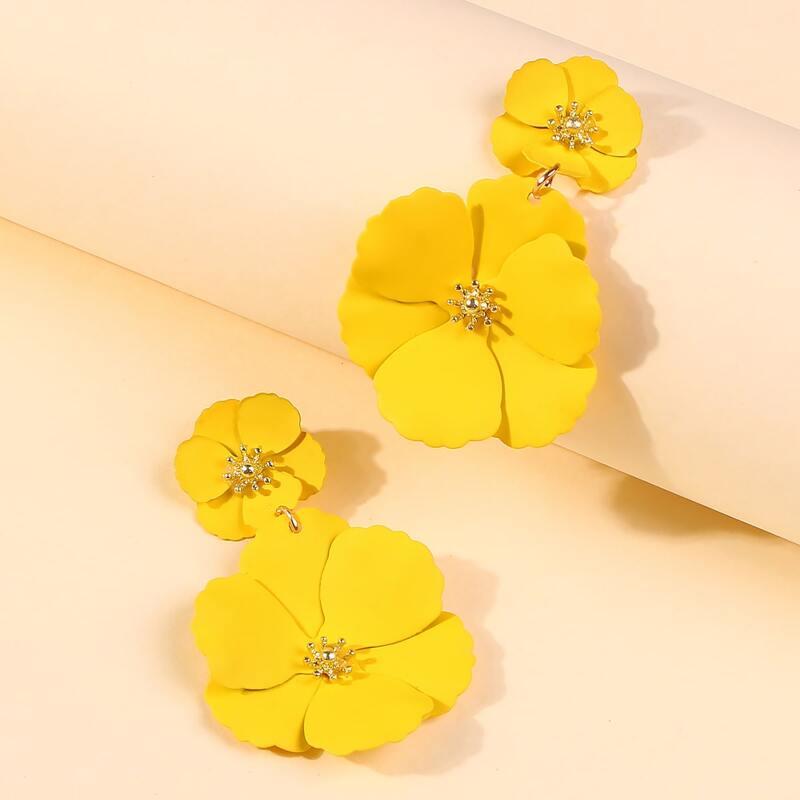 

Flower Decor Drop Earrings, Yellow