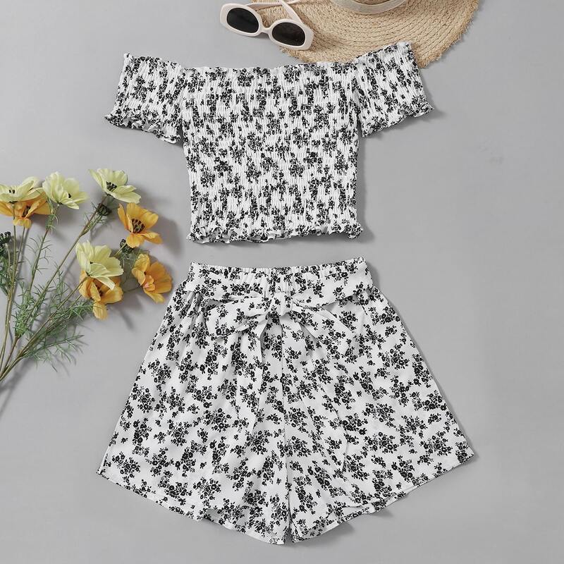 

Ditsy Floral Print Shirred Top With Tie Front Shorts, Black and white