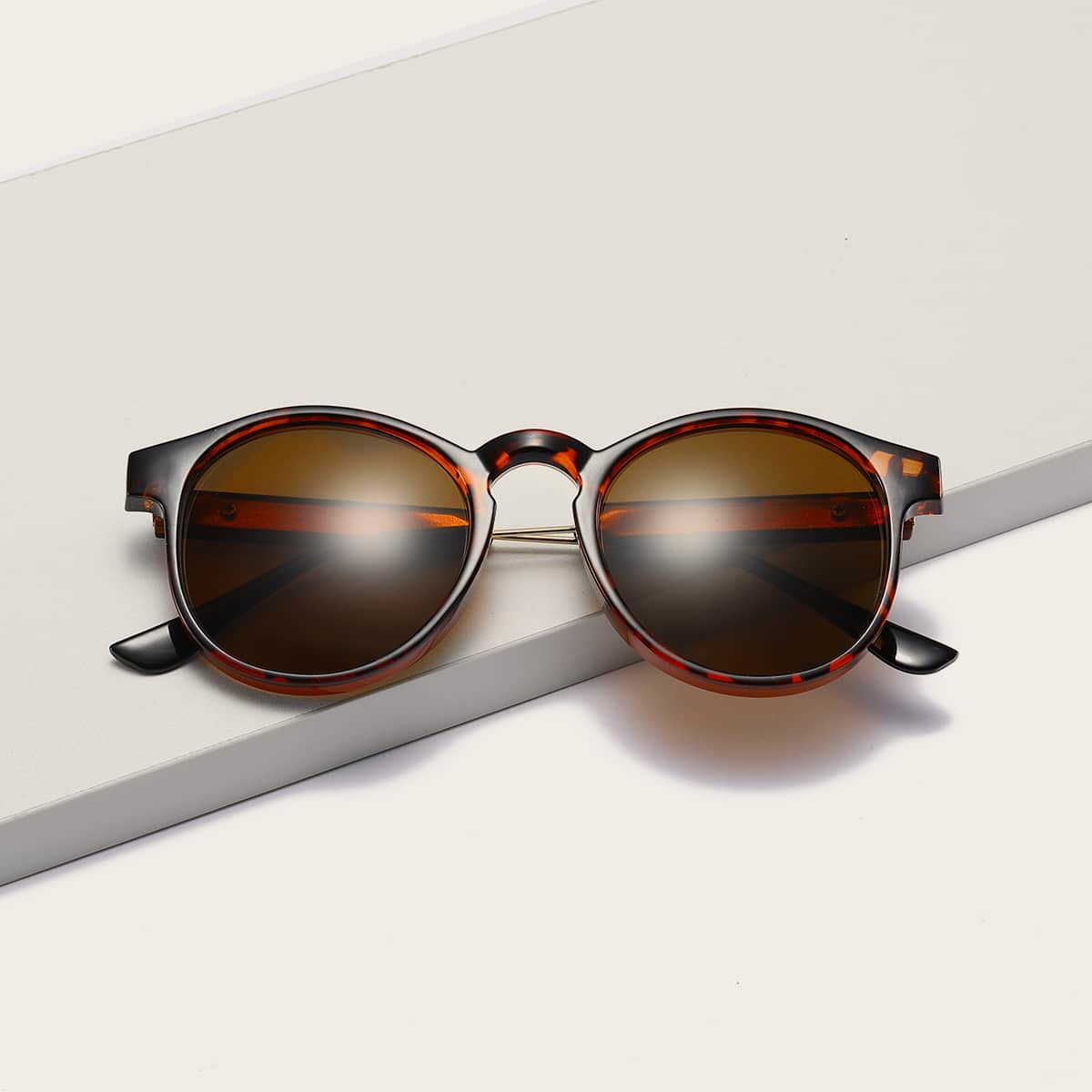 

Tortoiseshell Acrylic Frame Sunglasses With Case