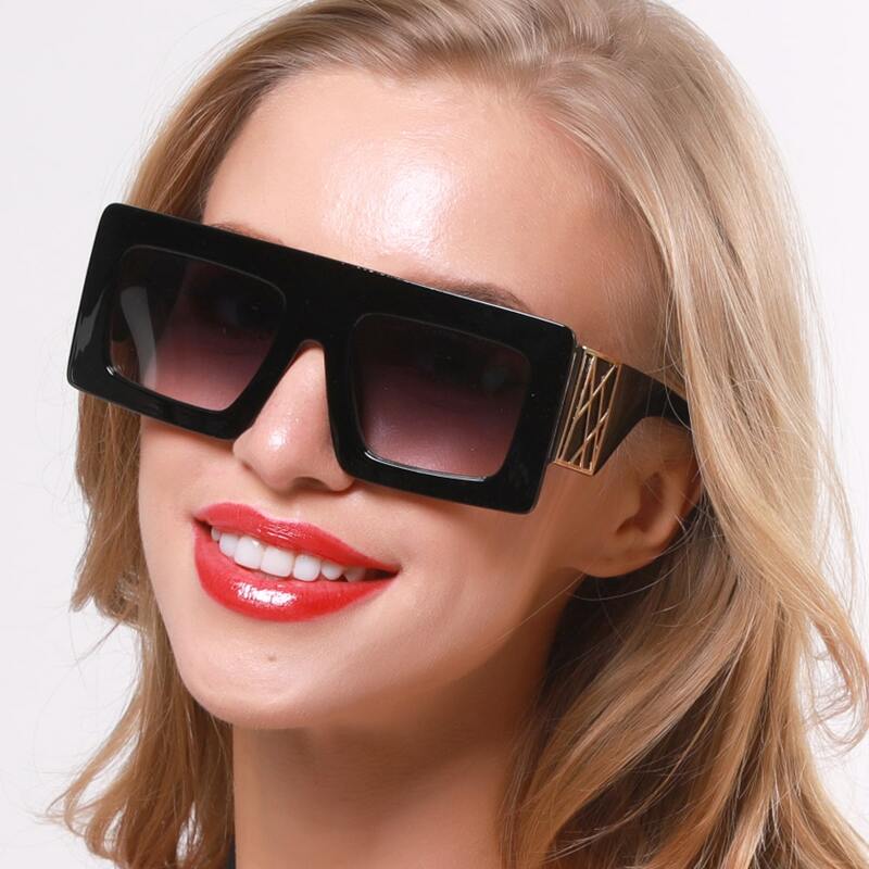 

Metal Detail Flat Top Sunglasses With Case, Multicolor