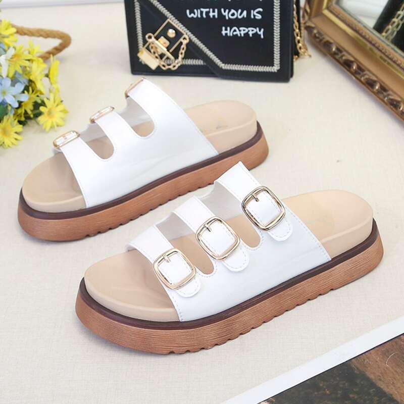 

Buckle Chunky Sliders, White