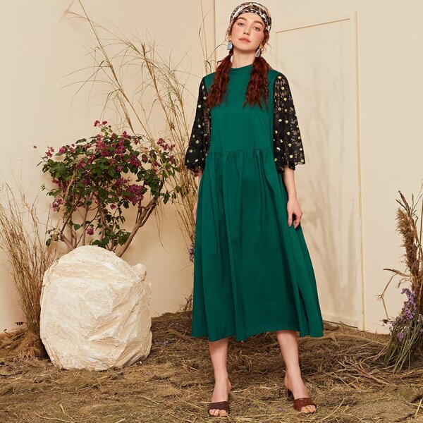 

Embroidered Daisy Mesh Bell Sleeve Smock Dress, Dark green