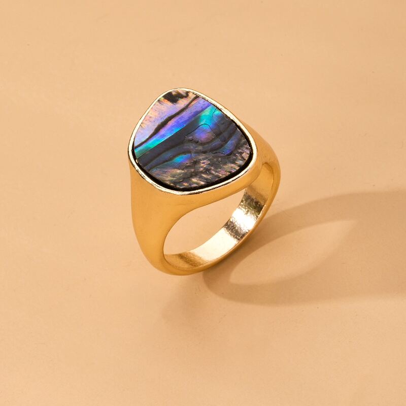 

Geometric Shell Detail Ring, Gold