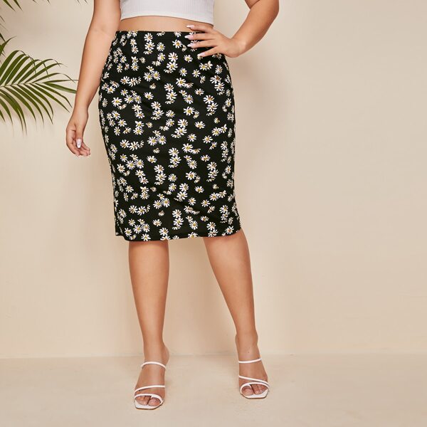 

Plus Daisy Floral Pencil Skirt, Black