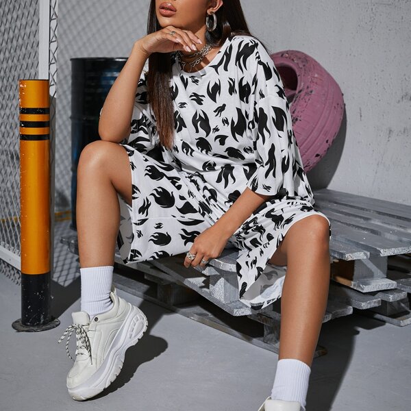 

Drop Shoulder All Over Print Longline Tee, Black and white