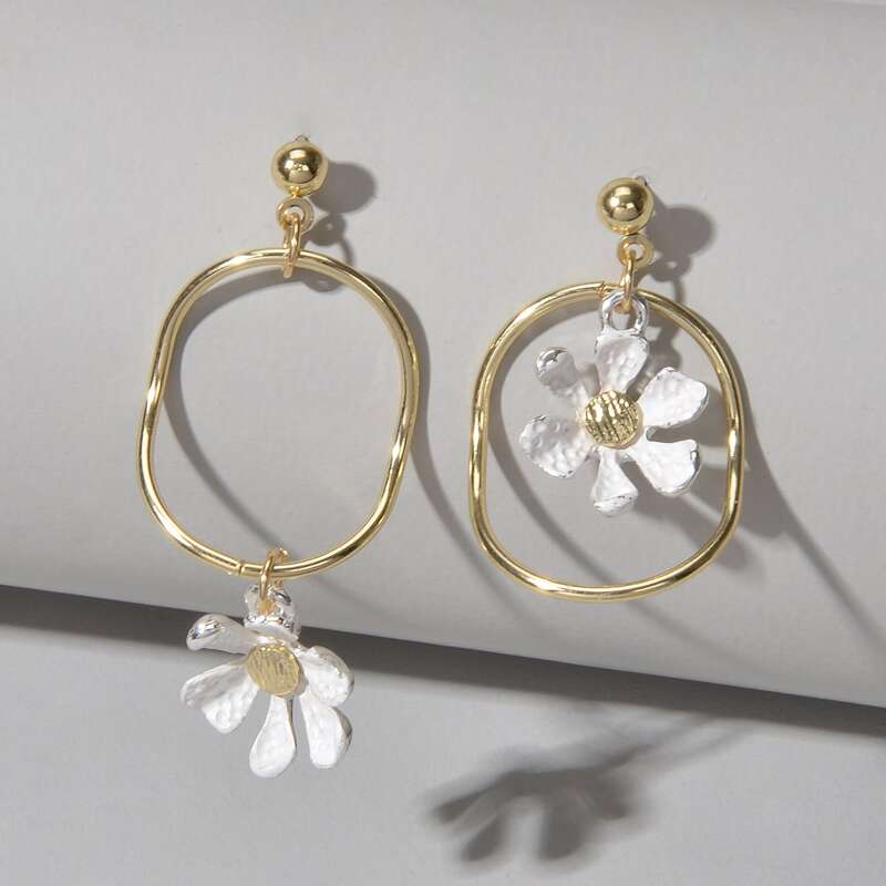 

Asymmetric Flower Decor Drop Earrings, Multicolor