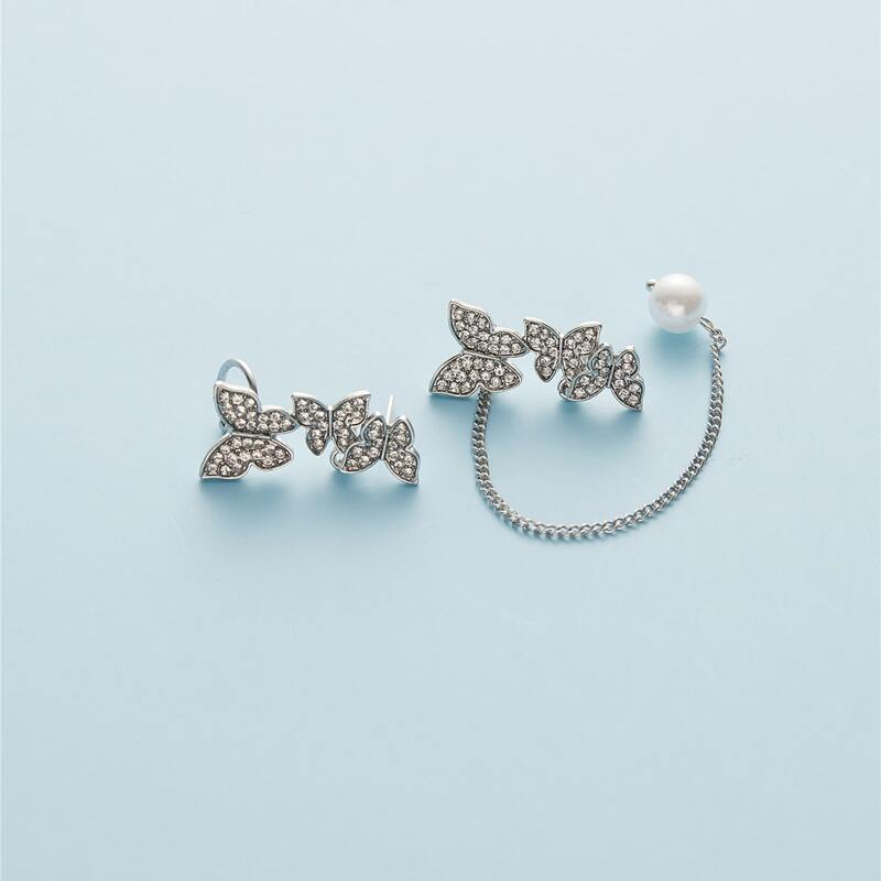 

Rhinestone Engraved Butterfly Design Asymmetric Earrings, Silver