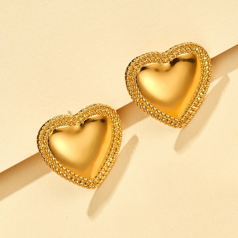 

Heart Design Stud Earrings, Gold
