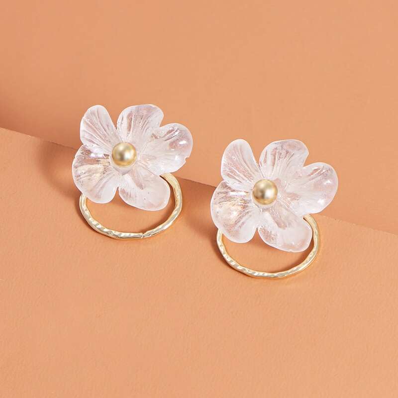 

Flower Decor Stud Earrings, White