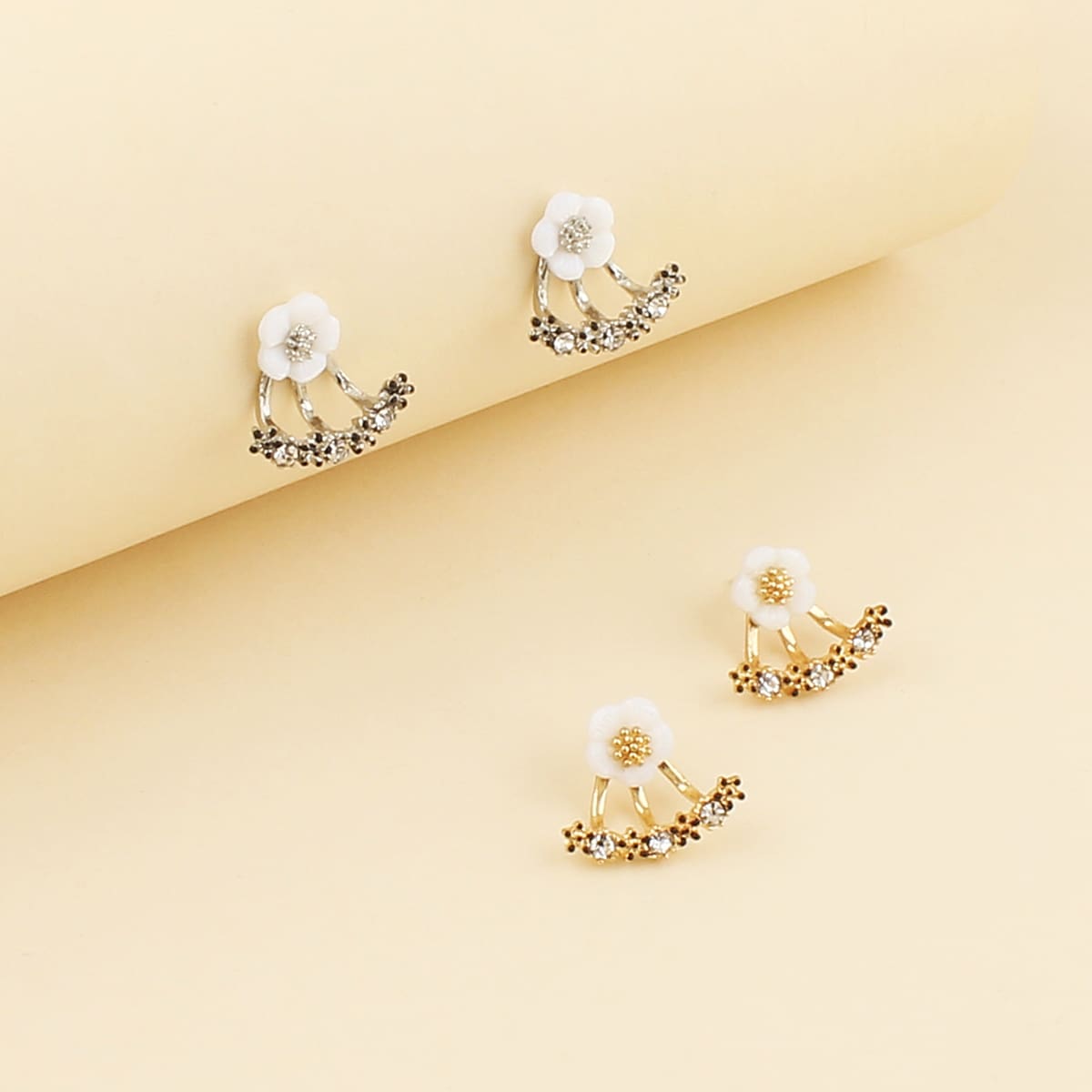 

2pairs Daisy Decor Stud Earrings, Gold
