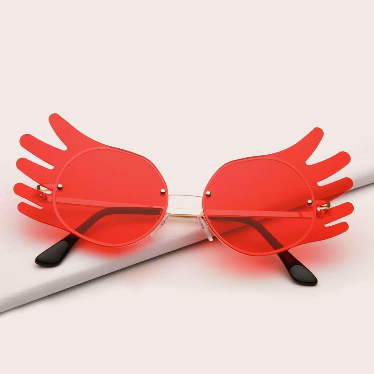 

Wing Frame Sunglasses, Red