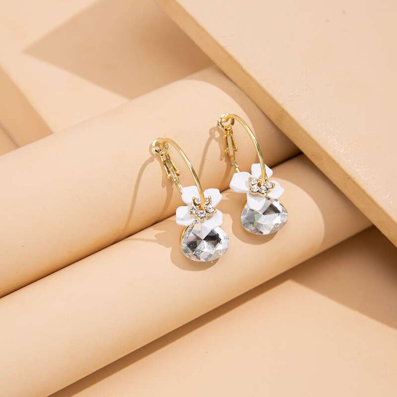 

Flower Decor Drop Earrings, White