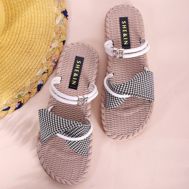 

Houndstooth Twist Decor Slippers, Beige