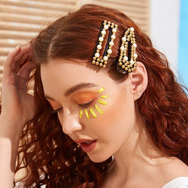 

2pcs Faux Pearl Decor Hair Clip, Multicolor