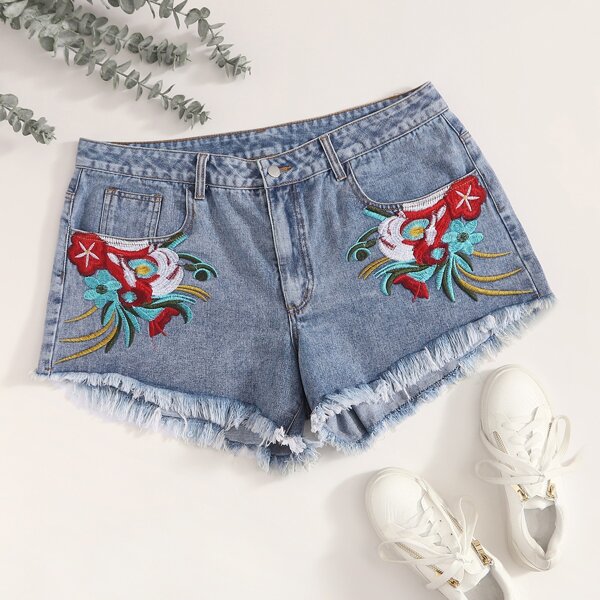 

Plus Floral Embroidery Raw Hem Denim Shorts, Light wash