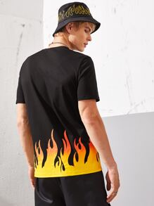 Manfinity Camiseta de hombres con estampado de fuego y figura - Negro - Ver 2