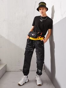 Manfinity Camiseta de hombres con estampado de fuego y figura - Negro - Ver 5