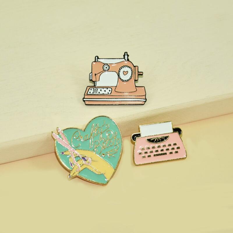 

3pcs Sewing Machine Design Brooch, Multicolor