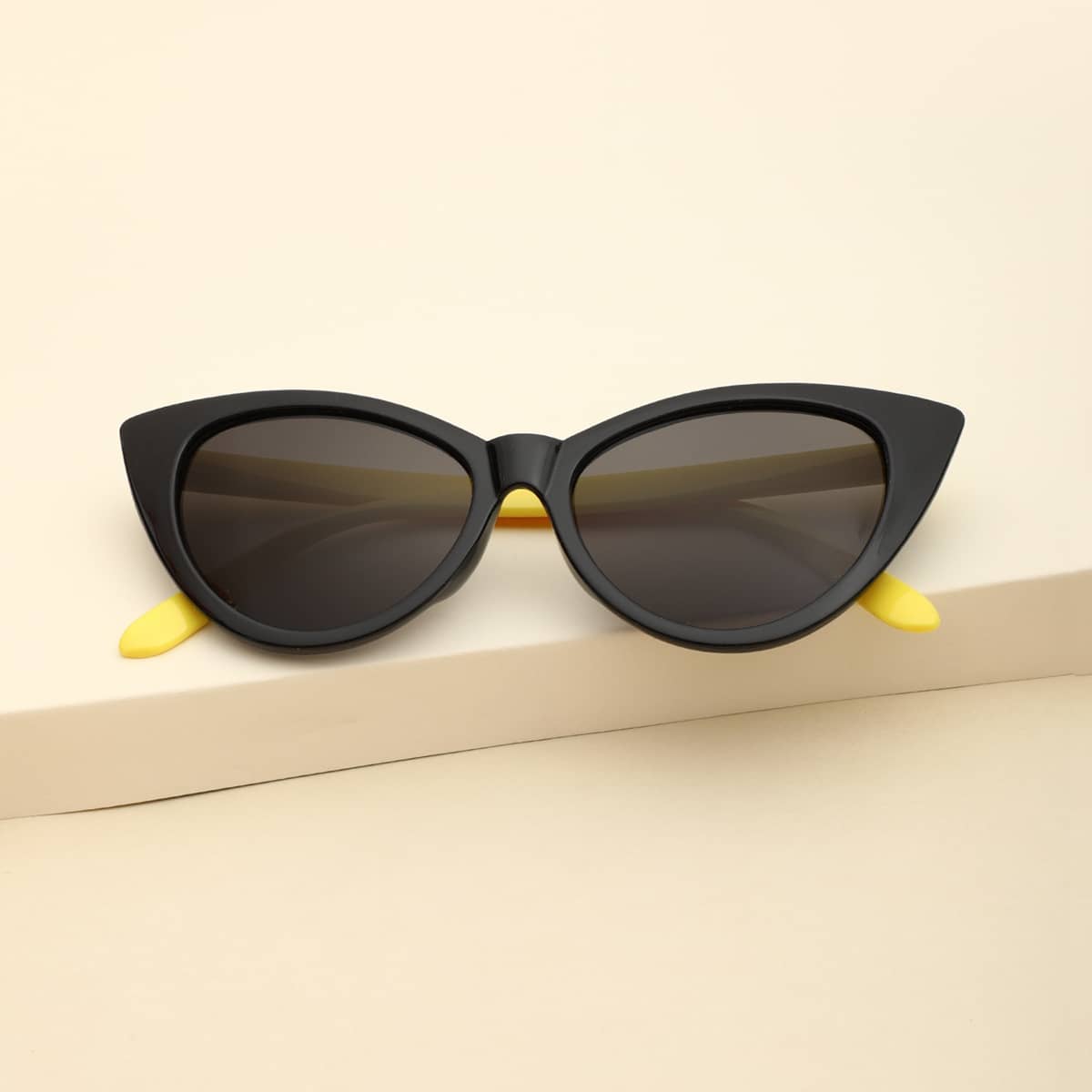 

Cat Eye Sunglasses, Black